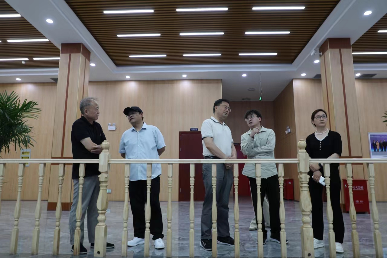 工信部工业政策与规则司原巡视员、、先进制造商学院总裁四班班主任辛仁周一行到老子有钱lzyq88官网集团走访